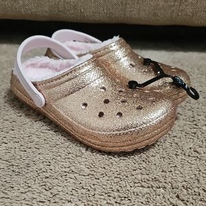 CROCS Kids Glittery Gold Slippers J4 Fuzzy